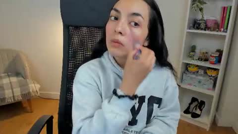 Bella Evans online show from June 12, 4:44 am