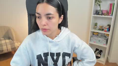 Bella Evans online show from June 13, 4:21 am