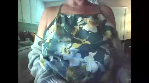 Snapshot of _big_tits_mcgee chatting on February 19, 3:27 pm Big Tits McGee online show from February 19, 3:27 pm