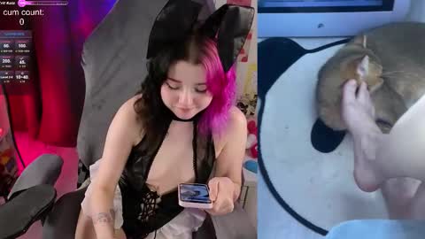 Snapshot of _biscuitty chatting on September 28, 9:09 pm Alice .. online show from September 28, 9:09 pm