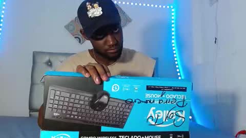 Snapshot of _black_stallion chatting on November 17, 6:14 pm Andrew online show from November 17, 6:14 pm