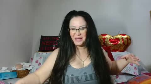 Snapshot of _blue__butterfly_ chatting on December 3, 9:56 pm KHALEESI online show from December 3, 9:56 pm