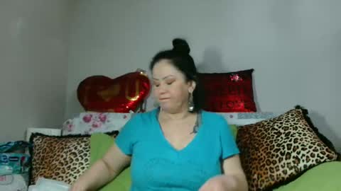 Snapshot of _blue__butterfly_ chatting on March 1, 8:10 pm KHALEESI online show from March 1, 8:10 pm