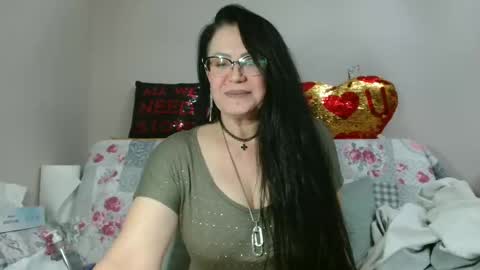 Snapshot of _blue__butterfly_ chatting on November 12, 7:13 pm KHALEESI online show from November 12, 7:13 pm
