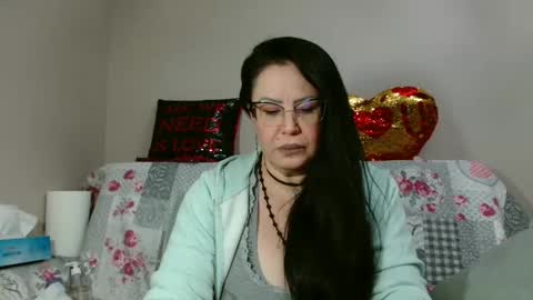 Snapshot of _blue__butterfly_ chatting on November 25, 7:25 pm KHALEESI online show from November 25, 7:25 pm