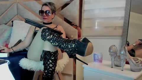 Snapshot of _brendamichel_ chatting on February 18, 3:32 pm Brenda online show from February 18, 3:32 pm