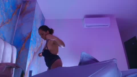 Snapshot of _britanyy_ chatting on July 4, 3:02 am Britany online show from July 4, 3:02 am