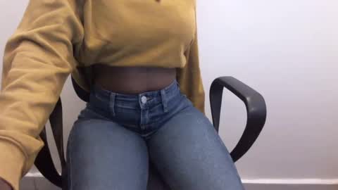 Snapshot of _bunny_b chatting on January 28, 12:43 pm I will be back soon  online show from January 28, 12:43 pm