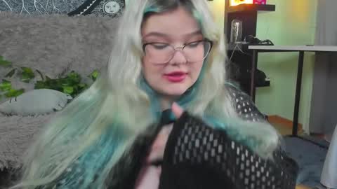 _candym1lky_ online show from November 9, 7:17 am