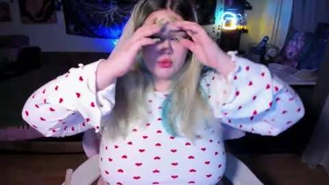 _candym1lky_ online show from January 19, 6:50 am