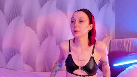 Snapshot of _ccrystaa_ chatting on March 10, 5:33 am Christina Chris online show from March 10, 5:33 am