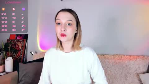 Snapshot of _ccrystaa_ chatting on November 24, 6:13 am Christina Chris online show from November 24, 6:13 am