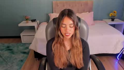 Snapshot of _charlotte_evans_2 chatting on April 17, 5:16 pm Charlote online show from April 17, 5:16 pm