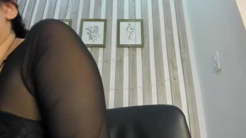 Chloe Collins online show from May 7, 12:32 pm