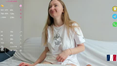 Snapshot of _coquine_ chatting on April 26, 10:57 am Sophie online show from April 26, 10:57 am