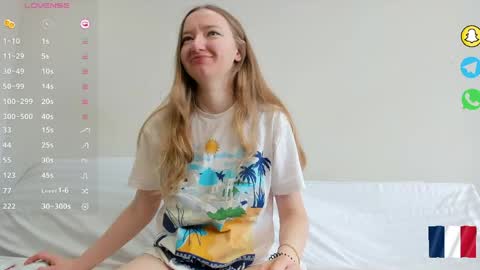 Snapshot of _coquine_ chatting on April 28, 7:46 am Sophie online show from April 28, 7:46 am