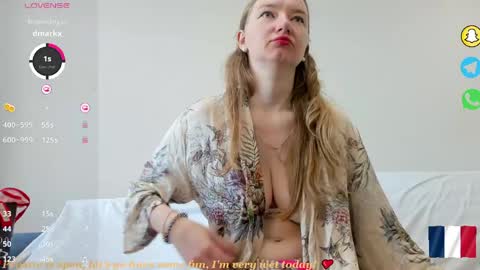 Snapshot of _coquine_ chatting on May 6, 8:41 am Sophie online show from May 6, 8:41 am