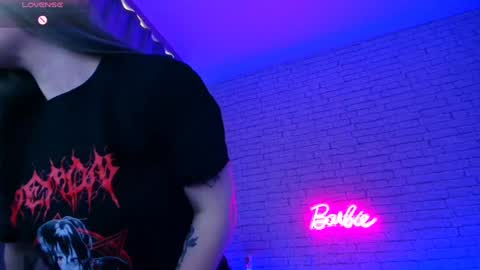 Snapshot of _crazybee_ chatting on January 25, 4:13 am Nica online show from January 25, 4:13 am