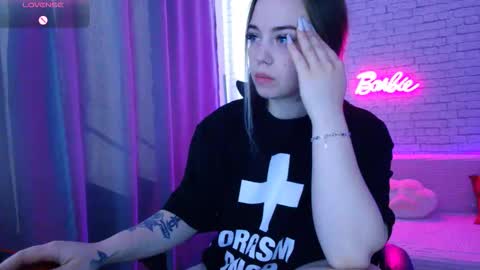 Snapshot of _crazybee_ chatting on September 26, 5:44 am Nica online show from September 26, 5:44 am