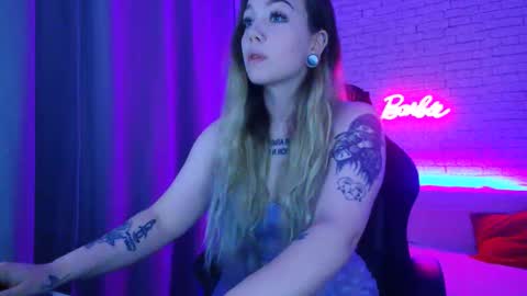 Snapshot of _crazybee_ chatting on December 3, 6:32 am Nica online show from December 3, 6:32 am