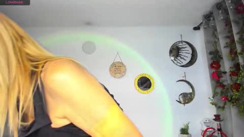  cristal ayala online show from March 16, 10:58 pm