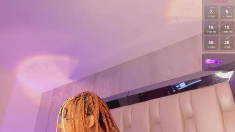 Snapshot of _curly_girl_ chatting on November 12, 10:20 pm online show from November 12, 10:20 pm