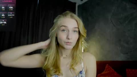 Snapshot of _curlydream_ chatting on March 1, 10:55 am Alice online show from March 1, 10:55 am