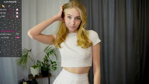 Snapshot of _curlydream_ chatting on March 5, 9:16 am Alice online show from March 5, 9:16 am