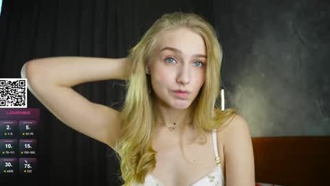 Snapshot of _curlydream_ chatting on March 7, 11:18 am Alice online show from March 7, 11:18 am