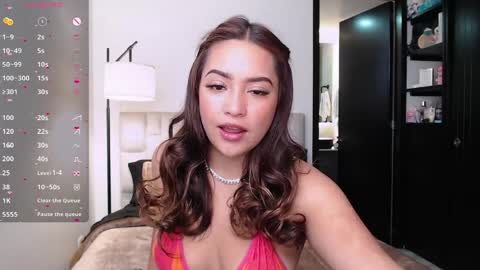 Snapshot of _dakota_j chatting on April 1, 6:27 pm Your Dakota online show from April 1, 6:27 pm