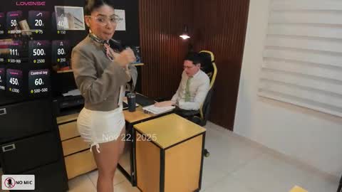 Snapshot of _danyland_ chatting on November 23, 12:43 am WELCOME TO THE OFFICE online show from November 23, 12:43 am