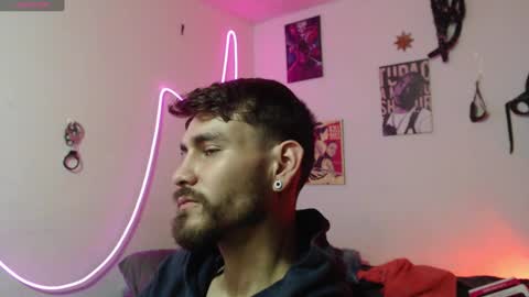 Snapshot of _delacruz911_ chatting on December 11, 9:34 pm delacruz online show from December 11, 9:34 pm