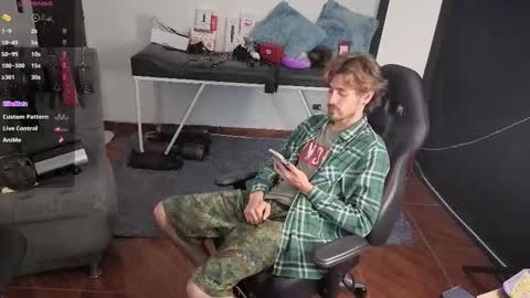 Snapshot of _delacruz911_ chatting on November 2, 3:47 pm delacruz online show from November 2, 3:47 pm