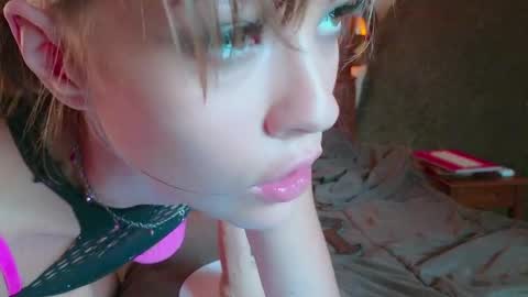 Snapshot of _demi_dee_ chatting on February 27, 11:52 am DemiDee online show from February 27, 11:52 am