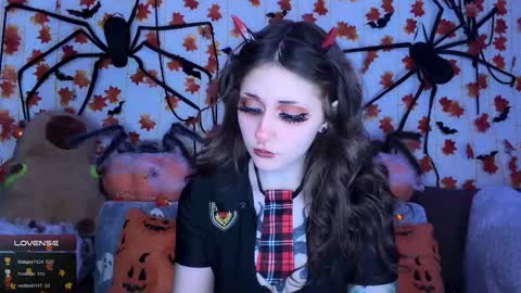 Snapshot of _devilbaby chatting on November 9, 5:39 am Kate online show from November 9, 5:39 am