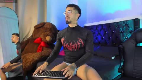 Duriel online show from May 12, 6:27 pm