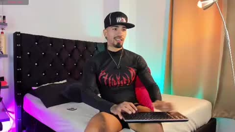 Duriel online show from July 3, 1:28 pm
