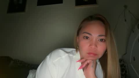 _ellenadarna online show from April 17, 3:53 am