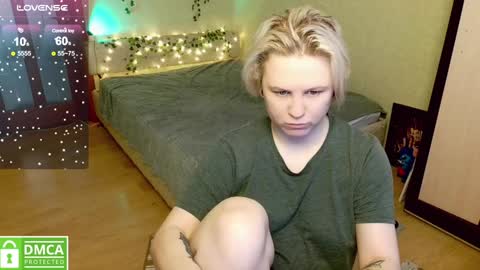 chloue and Gretta online show from December 16, 9:03 am