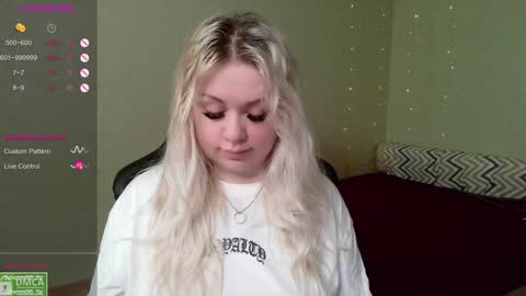 chloue and Gretta online show from December 21, 8:18 am