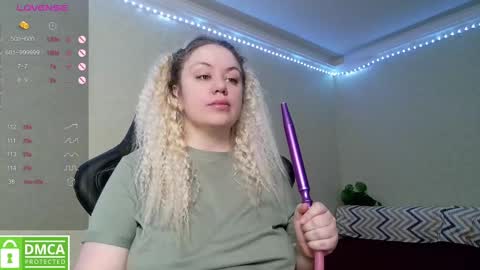 chloue and Gretta online show from February 11, 7:54 am