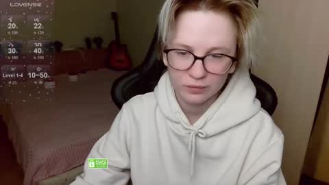 Snapshot of _elven_dreams__ chatting on April 26, 8:06 pm chloue and Gretta online show from April 26, 8:06 pm