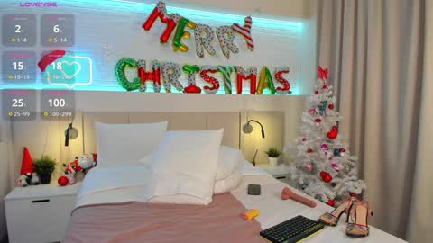 Snapshot of _emiliaa_ chatting on December 19, 6:01 am Milana online show from December 19, 6:01 am