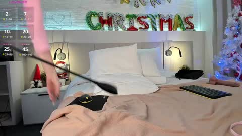 Snapshot of _emiliaa_ chatting on January 4, 6:09 am Milana online show from January 4, 6:09 am