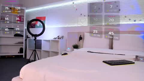 Snapshot of _emiliaa_ chatting on March 3, 6:15 am Milana online show from March 3, 6:15 am