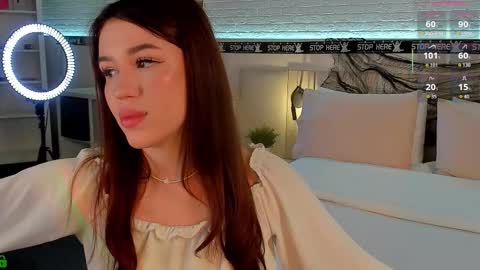 Snapshot of _emiliaa_ chatting on October 19, 3:29 am Milana online show from October 19, 3:29 am