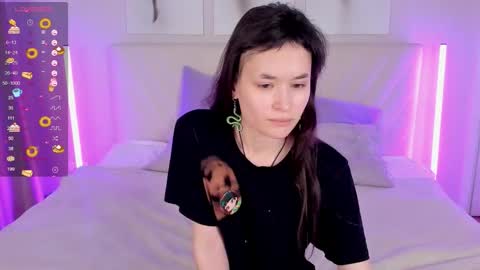 _emily__strike_ online show from November 19, 9:53 am