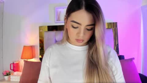 Isabella online show from November 19, 1:00 pm