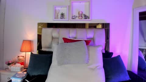 Isabella online show from March 6, 12:01 pm