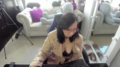 Snapshot of _emma_loyd_ chatting on December 17, 3:06 pm Emma online show from December 17, 3:06 pm